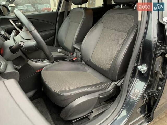 Черный Опель Астра, объемом двигателя 1.7 л и пробегом 326 тыс. км за 8655 $, фото 24 на Automoto.ua