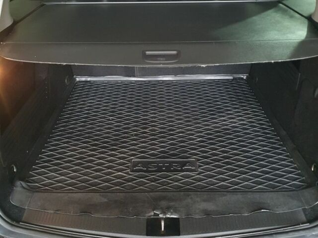 Черный Опель Астра, объемом двигателя 1.6 л и пробегом 251 тыс. км за 7500 $, фото 16 на Automoto.ua