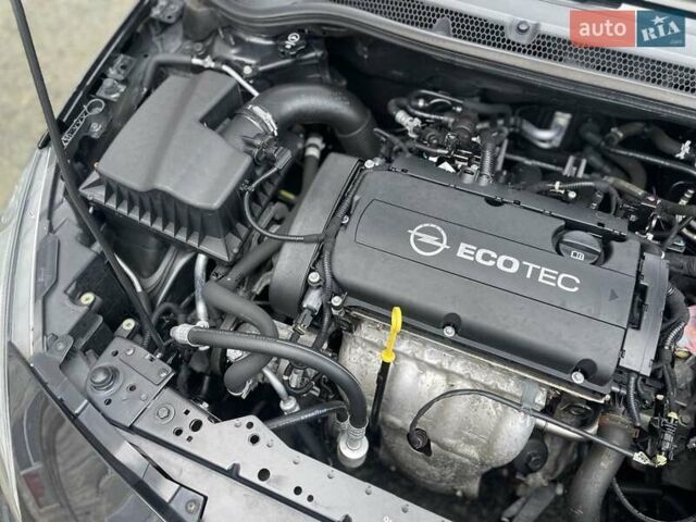 Черный Опель Астра, объемом двигателя 1.5 л и пробегом 197 тыс. км за 9400 $, фото 47 на Automoto.ua