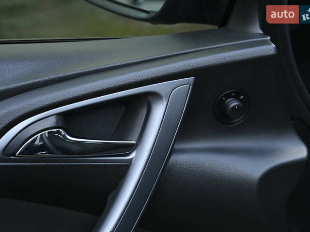 Чорний Опель Астра, об'ємом двигуна 1.96 л та пробігом 238 тис. км за 8400 $, фото 13 на Automoto.ua