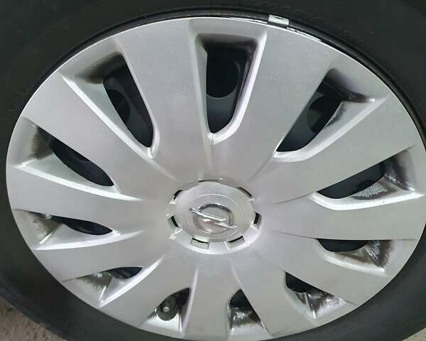 Черный Опель Астра, объемом двигателя 1.6 л и пробегом 251 тыс. км за 7600 $, фото 21 на Automoto.ua