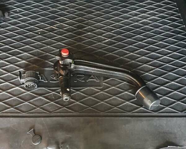 Черный Опель Астра, объемом двигателя 1.6 л и пробегом 251 тыс. км за 7600 $, фото 20 на Automoto.ua