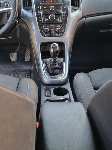 Черный Опель Астра, объемом двигателя 1.6 л и пробегом 235 тыс. км за 7700 $, фото 7 на Automoto.ua