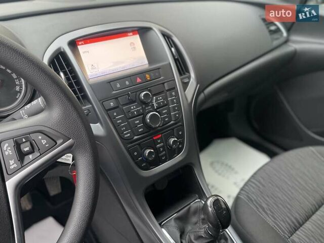 Черный Опель Астра, объемом двигателя 1.5 л и пробегом 197 тыс. км за 9400 $, фото 28 на Automoto.ua