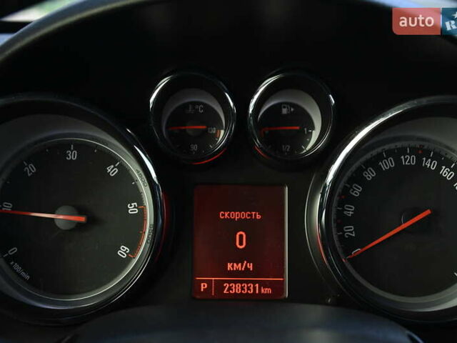 Опель Астра 2014 у Бердичеве на Automoto.ua Чорний Опель Астра, об'ємом двигуна 1.96 л та пробігом 238 тис. км за 8700 $, фото 16 на Automoto.ua