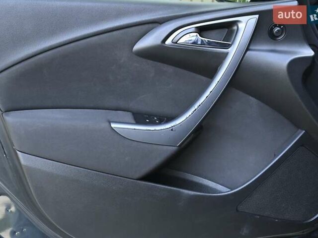 Опель Астра 2014 у Бердичеве на Automoto.ua Чорний Опель Астра, об'ємом двигуна 1.96 л та пробігом 238 тис. км за 8700 $, фото 11 на Automoto.ua