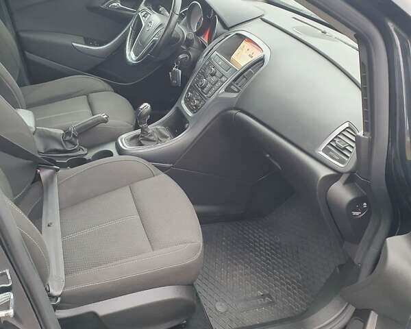 Черный Опель Астра, объемом двигателя 1.6 л и пробегом 251 тыс. км за 7600 $, фото 10 на Automoto.ua