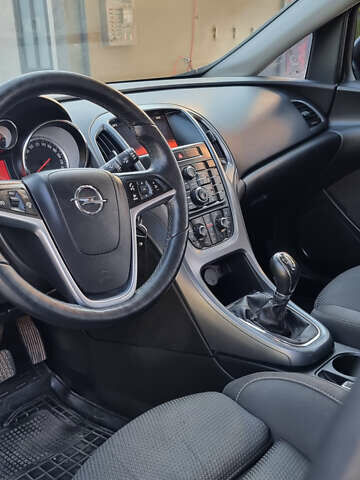 Черный Опель Астра, объемом двигателя 1.6 л и пробегом 235 тыс. км за 7700 $, фото 5 на Automoto.ua