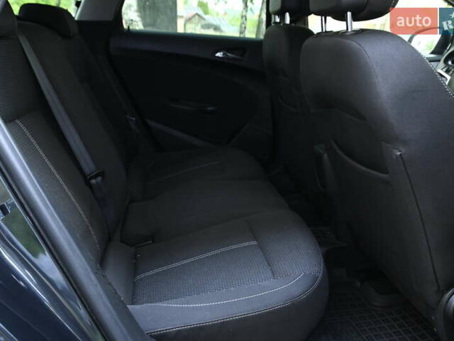 Опель Астра 2014 у Бердичеве на Automoto.ua Чорний Опель Астра, об'ємом двигуна 1.96 л та пробігом 238 тис. км за 8700 $, фото 24 на Automoto.ua