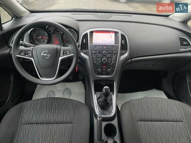 Черный Опель Астра, объемом двигателя 1.5 л и пробегом 197 тыс. км за 9400 $, фото 4 на Automoto.ua