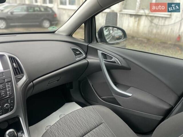 Черный Опель Астра, объемом двигателя 1.5 л и пробегом 197 тыс. км за 9400 $, фото 5 на Automoto.ua