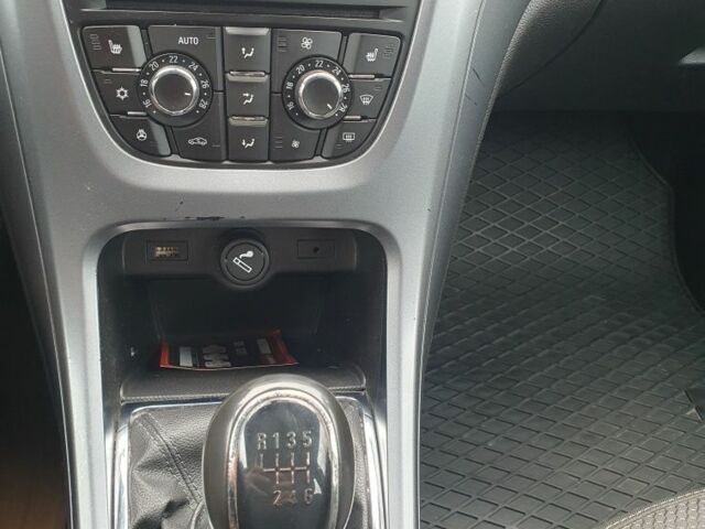 Черный Опель Астра, объемом двигателя 1.6 л и пробегом 251 тыс. км за 7500 $, фото 8 на Automoto.ua