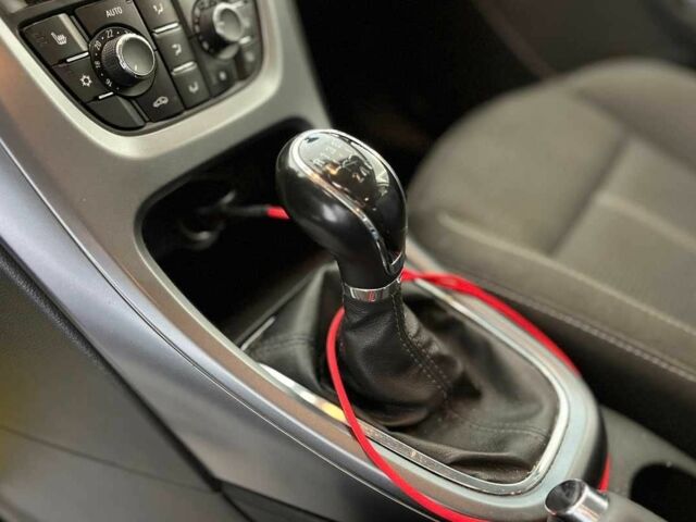 Черный Опель Астра, объемом двигателя 1.6 л и пробегом 291 тыс. км за 8200 $, фото 13 на Automoto.ua