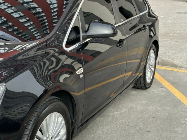 Черный Опель Астра, объемом двигателя 1.6 л и пробегом 280 тыс. км за 9555 $, фото 5 на Automoto.ua