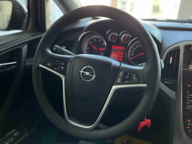 Черный Опель Астра, объемом двигателя 1.6 л и пробегом 291 тыс. км за 8200 $, фото 15 на Automoto.ua