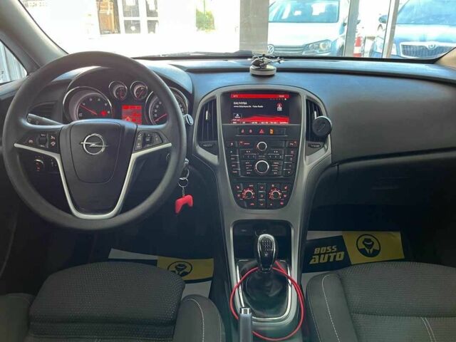 Черный Опель Астра, объемом двигателя 1.6 л и пробегом 291 тыс. км за 8200 $, фото 14 на Automoto.ua