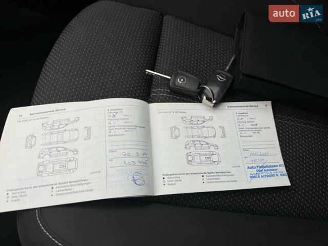 Черный Опель Астра, объемом двигателя 1.6 л и пробегом 243 тыс. км за 10350 $, фото 52 на Automoto.ua