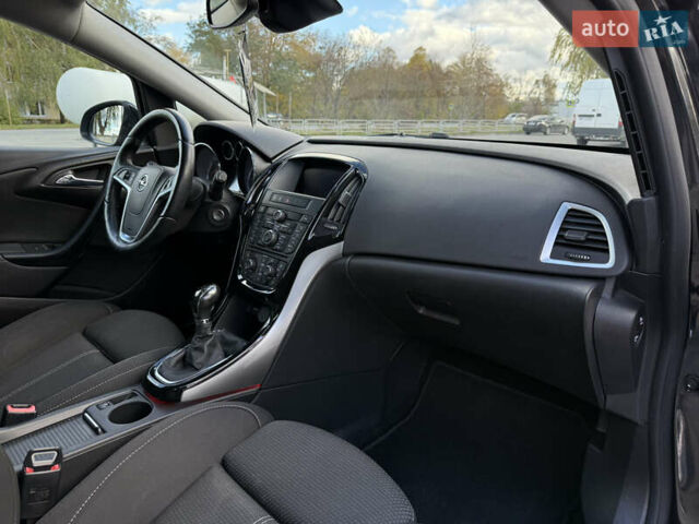 Черный Опель Астра, объемом двигателя 1.6 л и пробегом 220 тыс. км за 9900 $, фото 42 на Automoto.ua