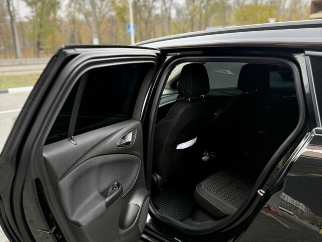 Черный Опель Астра, объемом двигателя 1.6 л и пробегом 190 тыс. км за 10600 $, фото 12 на Automoto.ua