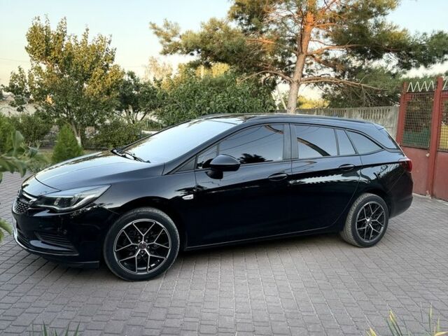 Черный Опель Астра, объемом двигателя 1.6 л и пробегом 190 тыс. км за 10600 $, фото 1 на Automoto.ua