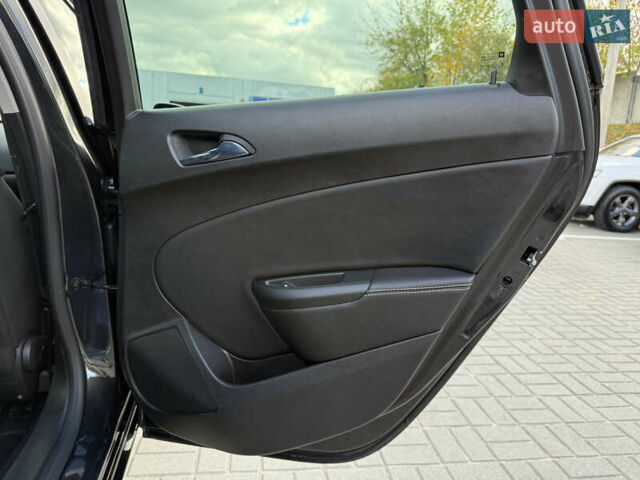 Черный Опель Астра, объемом двигателя 1.6 л и пробегом 220 тыс. км за 9900 $, фото 37 на Automoto.ua