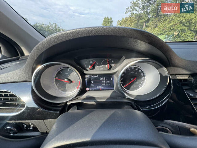 Черный Опель Астра, объемом двигателя 1.6 л и пробегом 307 тыс. км за 9600 $, фото 13 на Automoto.ua