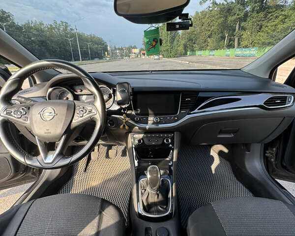 Черный Опель Астра, объемом двигателя 1.6 л и пробегом 307 тыс. км за 9600 $, фото 11 на Automoto.ua