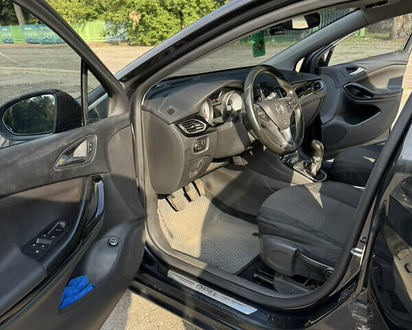 Черный Опель Астра, объемом двигателя 1.6 л и пробегом 307 тыс. км за 9600 $, фото 10 на Automoto.ua