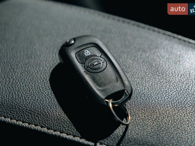 Чорний Опель Астра, об'ємом двигуна 1.6 л та пробігом 222 тис. км за 13000 $, фото 44 на Automoto.ua