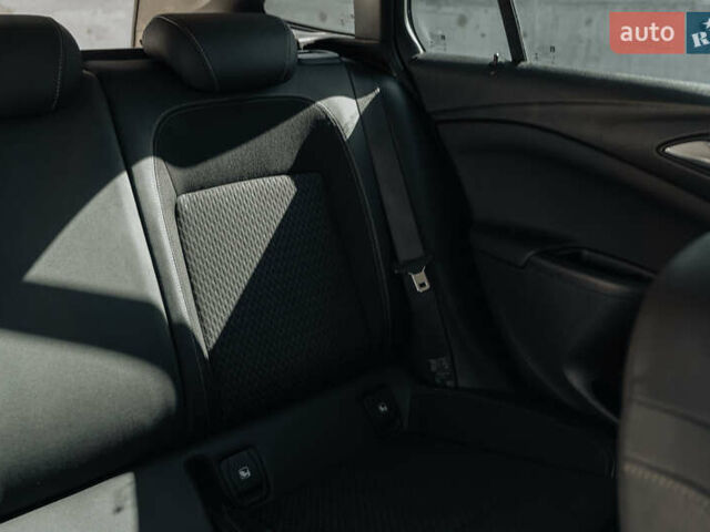 Чорний Опель Астра, об'ємом двигуна 1.6 л та пробігом 222 тис. км за 13000 $, фото 19 на Automoto.ua