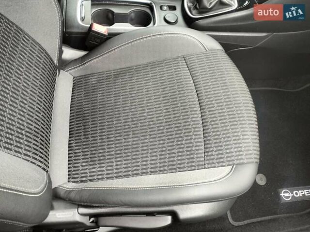 Черный Опель Астра, объемом двигателя 1.5 л и пробегом 135 тыс. км за 12600 $, фото 46 на Automoto.ua