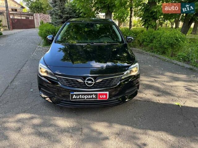 Черный Опель Астра, объемом двигателя 1.5 л и пробегом 135 тыс. км за 14490 $, фото 1 на Automoto.ua