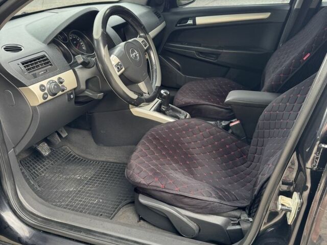 Черный Опель Астра, объемом двигателя 1.6 л и пробегом 377 тыс. км за 3800 $, фото 4 на Automoto.ua