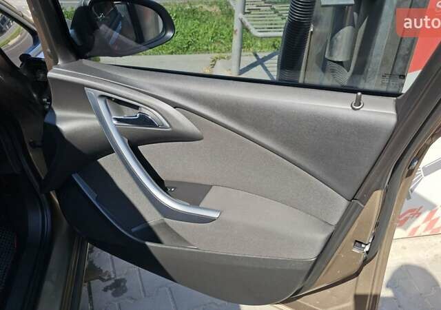 Коричневый Опель Астра, объемом двигателя 1.7 л и пробегом 245 тыс. км за 9000 $, фото 9 на Automoto.ua