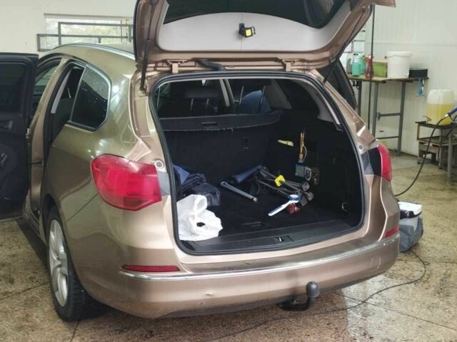 Коричневый Опель Астра, объемом двигателя 1.7 л и пробегом 206 тыс. км за 7800 $, фото 6 на Automoto.ua