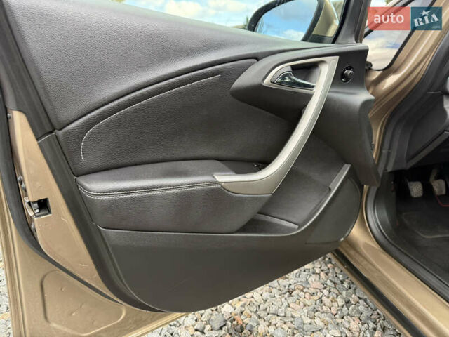 Опель Астра 2013 в Умани на Automoto.ua Коричневый Опель Астра, объемом двигателя 1.7 л и пробегом 248 тыс. км за 8950 $, фото 12 на Automoto.ua