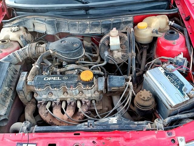 Красный Опель Астра, объемом двигателя 1.6 л и пробегом 215 тыс. км за 2000 $, фото 4 на Automoto.ua