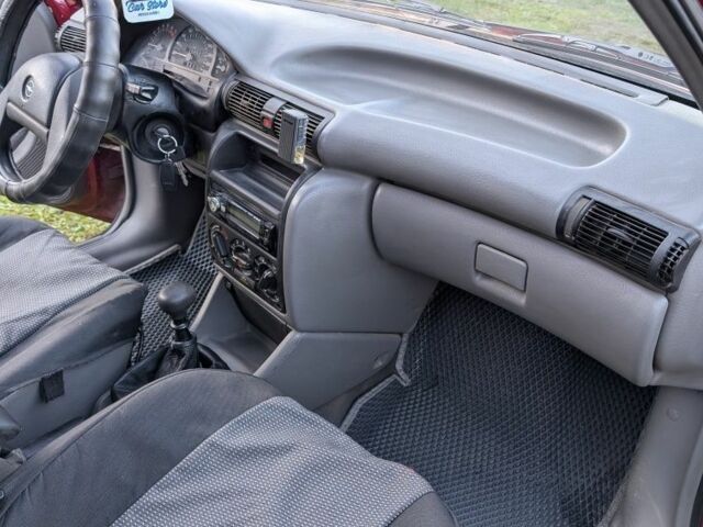 Красный Опель Астра, объемом двигателя 1.6 л и пробегом 266 тыс. км за 1500 $, фото 8 на Automoto.ua