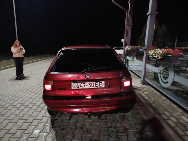 Красный Опель Астра, объемом двигателя 1.6 л и пробегом 317 тыс. км за 1100 $, фото 4 на Automoto.ua