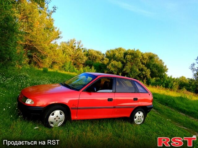 Красный Опель Астра, объемом двигателя 1.4 л и пробегом 223 тыс. км за 1300 $, фото 1 на Automoto.ua