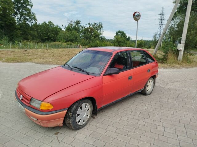 Красный Опель Астра, объемом двигателя 1.4 л и пробегом 443 тыс. км за 600 $, фото 3 на Automoto.ua