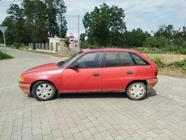 Красный Опель Астра, объемом двигателя 1.4 л и пробегом 443 тыс. км за 600 $, фото 5 на Automoto.ua