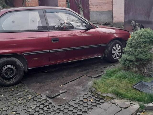Красный Опель Астра, объемом двигателя 1.4 л и пробегом 330 тыс. км за 1304 $, фото 3 на Automoto.ua