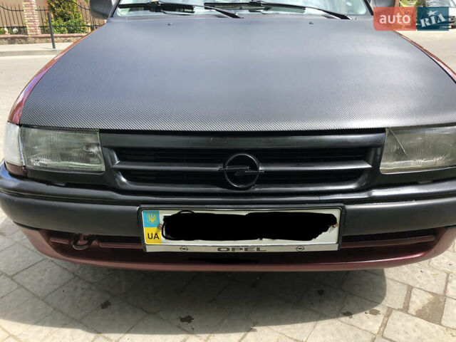 Красный Опель Астра, объемом двигателя 1.6 л и пробегом 332 тыс. км за 2100 $, фото 5 на Automoto.ua