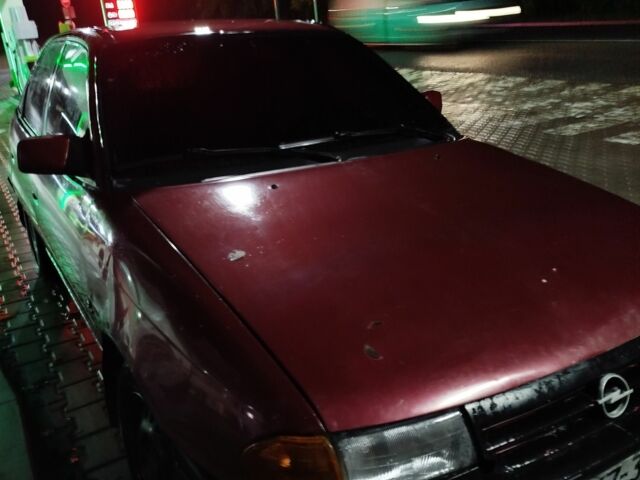 Красный Опель Астра, объемом двигателя 1.6 л и пробегом 317 тыс. км за 1100 $, фото 3 на Automoto.ua