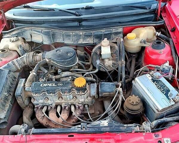 Красный Опель Астра, объемом двигателя 1.6 л и пробегом 215 тыс. км за 2000 $, фото 3 на Automoto.ua