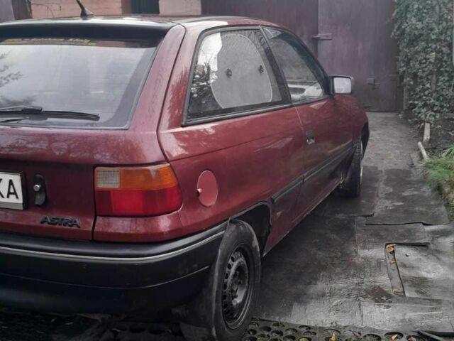 Красный Опель Астра, объемом двигателя 1.4 л и пробегом 330 тыс. км за 1304 $, фото 1 на Automoto.ua