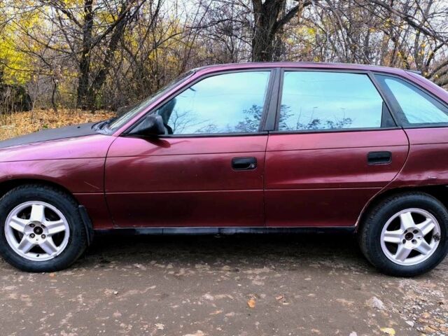 Красный Опель Астра, объемом двигателя 1.8 л и пробегом 200 тыс. км за 905 $, фото 6 на Automoto.ua