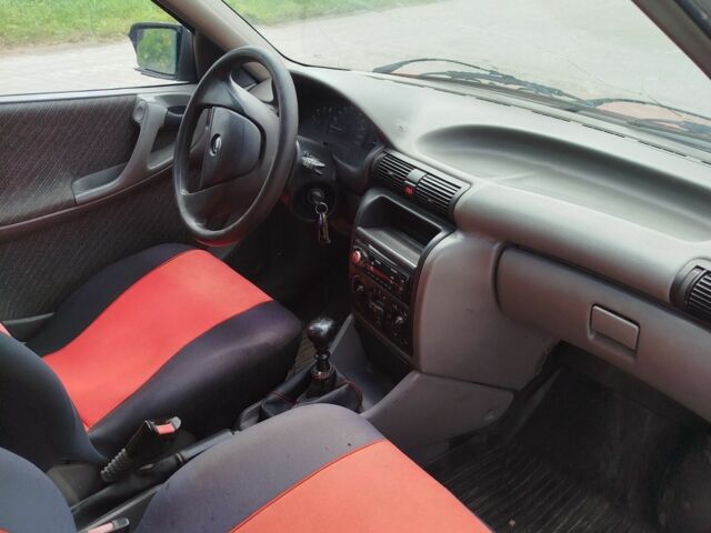 Красный Опель Астра, объемом двигателя 1.4 л и пробегом 443 тыс. км за 600 $, фото 6 на Automoto.ua