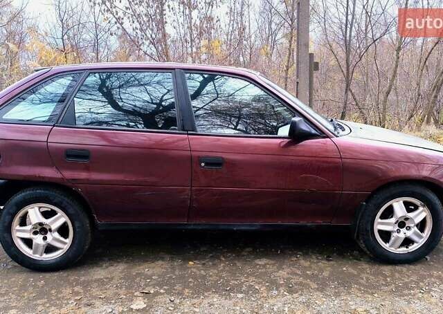 Красный Опель Астра, объемом двигателя 1.8 л и пробегом 200 тыс. км за 905 $, фото 4 на Automoto.ua